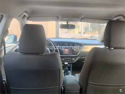 Usado Toyota Auris Active 132 CV (97 kW) 2013 Blanco Berlina