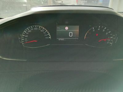 Usado Peugeot 208 Active 100 CV (73 kW) 2021 Blanco Utilitario