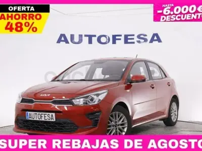 Usado Kia Rio 84 CV (61 kW) 2022 Rojo Berlina