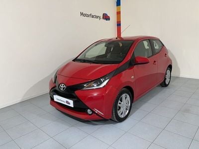 Usado Toyota Aygo X-play 69 CV (50 kW) 2018 Rojo Utilitario