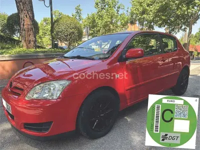 Usado Toyota Corolla Terra 97 CV (71 kW) 2005 Rojo Berlina