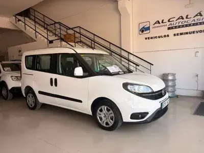 Usado Fiat Doblò 105 CV (77 kW) 2021 Blanco Monovolumen