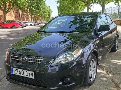 Używany Kia Ceed 90 KM (66 kW) 2010 Czarny Hatchback