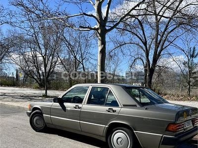 Usado Mercedes 190 109 CV (80 kW) 1992 Gris / plata Berlina