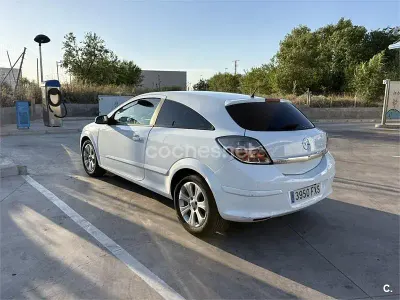 Usado Opel Astra GTC Enjoy 105 CV (77 kW) 2007 Blanco Berlina