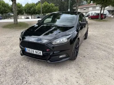 Usado Ford Focus ST 250 CV (183 kW) 2017 Negro Utilitario