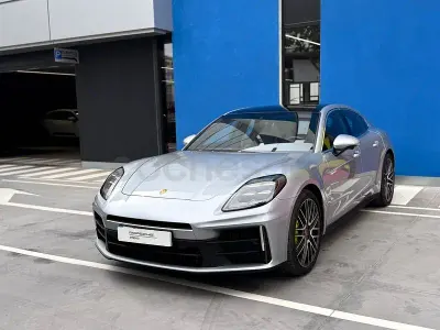 Usado Porsche Panamera 4 E-Hybrid 470 CV (345 kW) 2026 Gris / plata Utilitario