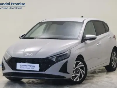 Usado Hyundai i20 100 CV (73 kW) 2025 Gris/plata Utilitario
