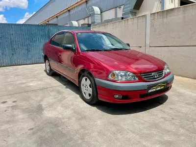 Usado Toyota Avensis Terra 110 CV (80 kW) 2001 Granate Berlina