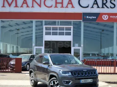 Usado Jeep Compass Limited 170 CV (125 kW) 2020 Gris / plata SUV