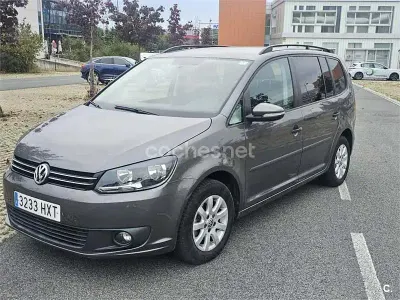 Usado VW Touran Advance 105 CV (77 kW) 2014 Gris / plata Monovolumen