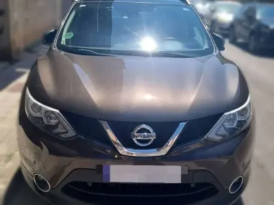 Usado Nissan Qashqai N-Connecta 116 CV (85 kW) 2015 Marrón SUV