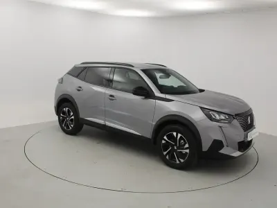Usado Peugeot 2008 Allure 101 CV (74 kW) 2023 Gris SUV