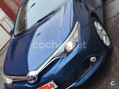 Usado Toyota Auris Active 90 CV (66 kW) 2016 Azul Berlina