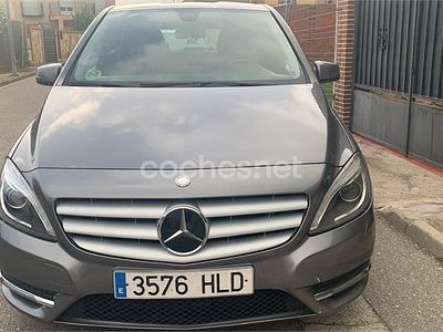 Usado Mercedes B200 136 CV (100 kW) 2012 Gris / plata Monovolumen