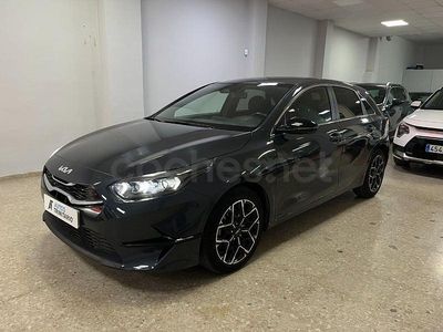 Usado Kia Ceed Style 100 CV (73 kW) 2025 Gris / plata Utilitario