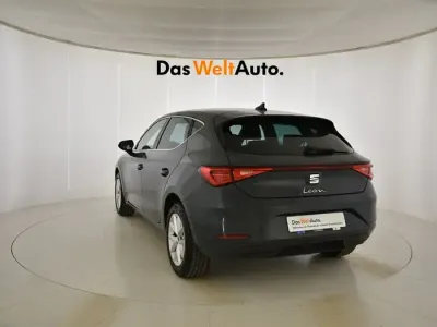 Usado Seat Leon Style 116 CV (85 kW) 2025 Gris/plata