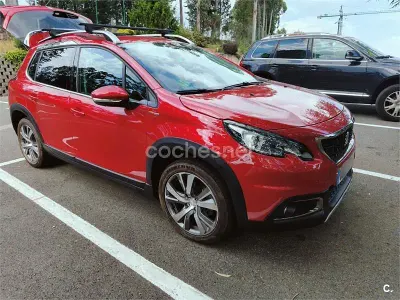 Usado Peugeot 2008 Allure 120 CV (88 kW) 2017 Rojo SUV