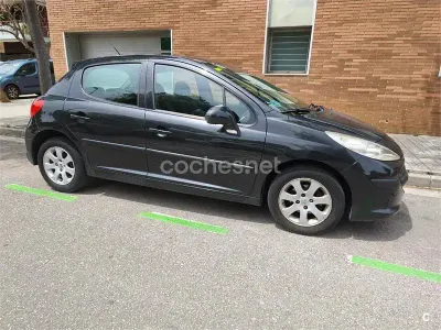 Usado Peugeot 207 75 CV (55 kW) 2007 Negro Berlina