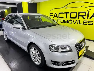 Usado Audi A3 Sportback Attraction 105 CV (77 kW) 2012 Gris / plata Utilitario