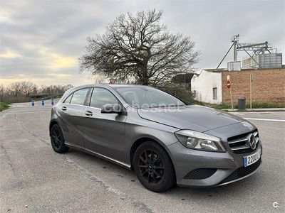 Usado Mercedes A180 Style 122 CV (89 kW) 2012 Gris / plata Berlina