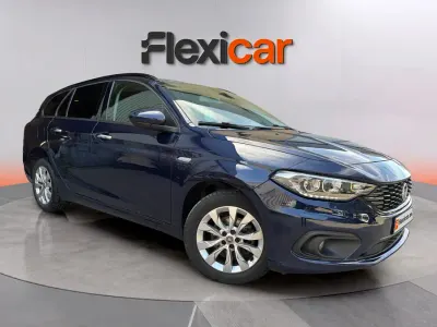 Usado Fiat Tipo Easy 120 CV (88 kW) 2019 Negro Familiar