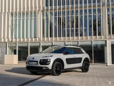 Usado Citroën C4 Cactus Shine 100 CV (73 kW) 2015 Blanco Utilitario