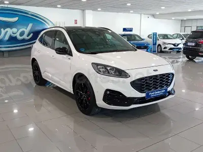 Usado Ford Kuga ST-Line X 225 CV (165 kW) 2023 Blanco SUV