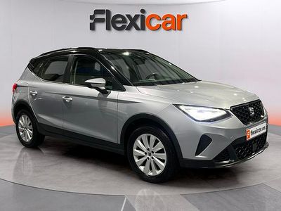 Usado Seat Arona Style 110 CV (80 kW) 2022 Gris SUV