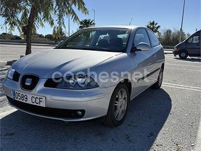 Gris / plata Usado 2002 Seat Ibiza Stella Berlina | 3900 € (Caro)