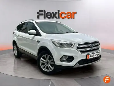 Usado Ford Kuga Trend 120 CV (88 kW) 2019 Blanco SUV
