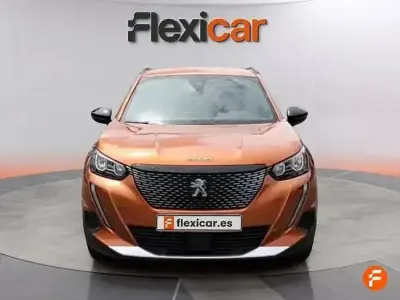 Usado Peugeot 2008 Allure 100 CV (73 kW) 2023 Naranja SUV