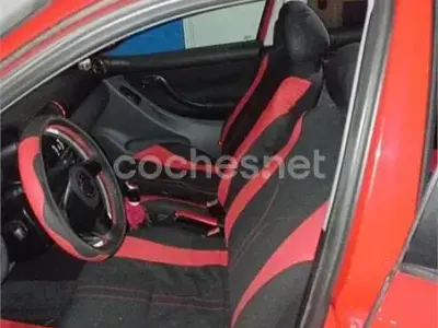 Usado Seat Leon Sport 110 CV (80 kW) 2002 Rojo Utilitario