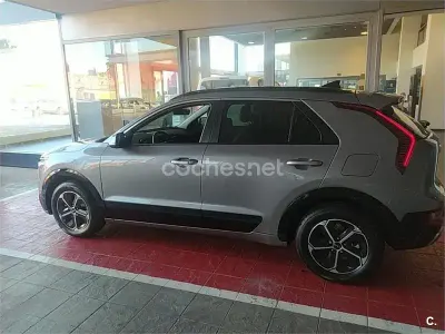 Usado Kia Niro 141 CV (103 kW) 2022 Gris / plata SUV