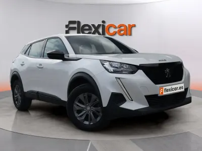 Usado Peugeot 2008 Active 131 CV (96 kW) 2023 Beige SUV
