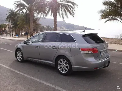 Usado Toyota Avensis Executive 150 CV (110 kW) 2009 Gris / plata Familiar