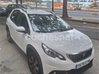 Usado Peugeot 2008 Signature Sky 82 CV (60 kW) 2019 Blanco SUV