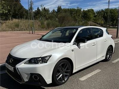 Lexus CT200h