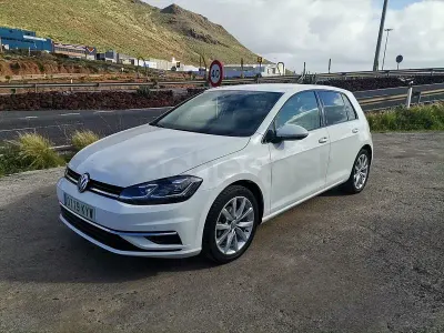 Używany VW Golf VII Edition 115 KM (84 kW) 2019 Biały Sedan/Limuzyna