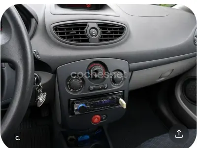 Begagnad Renault Clio II Authentique 70 HK (51 kW) 2006 Svart Sedan