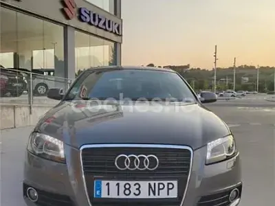 Usado Audi A3 Attraction 140 CV (102 kW) 2011 Gris / plata Utilitario