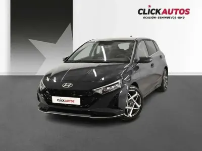 Usado Hyundai i20 101 CV (74 kW) 2025 Gris Utilitario