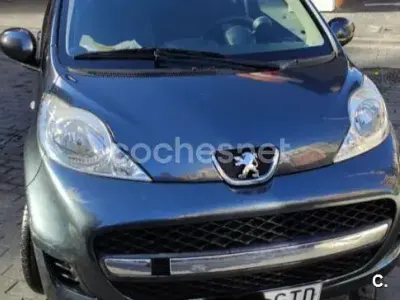Usado Peugeot 107 68 CV (50 kW) 2010 Azul Utilitario