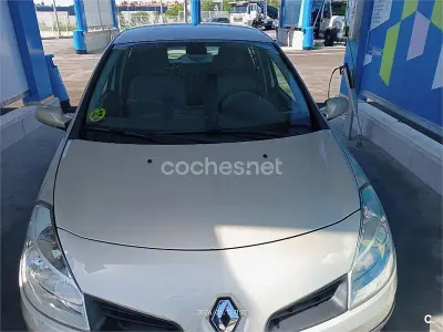 Usado Renault Clio II Expression 85 CV (62 kW) 2006 Beige Berlina