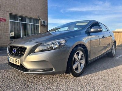 Usado Volvo V40 Kinetic 115 CV (84 kW) 2015 Gris / plata Berlina