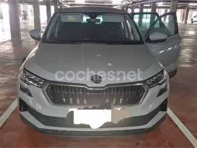 Usado Skoda Karoq Ambition 150 CV (110 kW) 2022 Gris / plata SUV