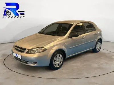 Usado Chevrolet Lacetti SE 94 CV (69 kW) 2005 Gris / plata Berlina