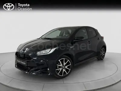 Usado Toyota Yaris Hybrid Plus 116 CV (85 kW) 2021 Negro Berlina