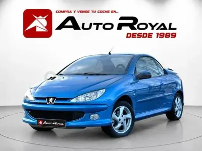 Usado Peugeot 206 CC 138 CV (101 kW) 2004 Azul Descapotable