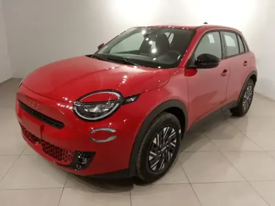 Usado Fiat 600E Red 114 kW (156 CV) 2023 Rojo